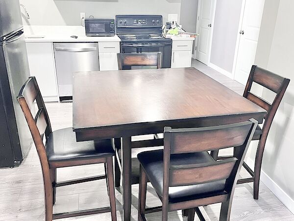 Calgary 3 bedrooms Room For Rent for rent. Property photo: 570630-2