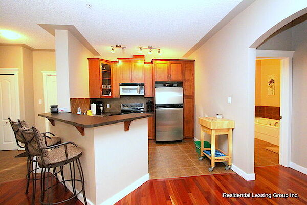 Calgary 2 bedrooms Condo Unit for rent. Property photo: 570632-2