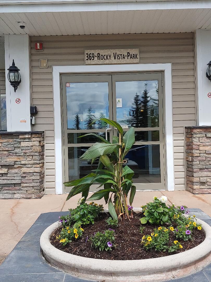 Calgary 2 bedrooms Condo Unit for rent. Property photo: 570660-1