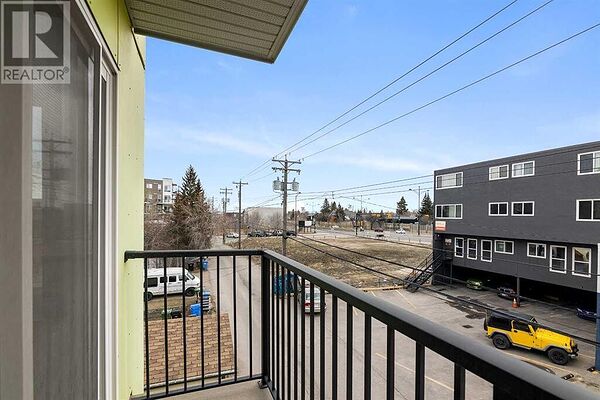 Calgary 3 bedrooms Condo Unit for rent. Property photo: 570902-2