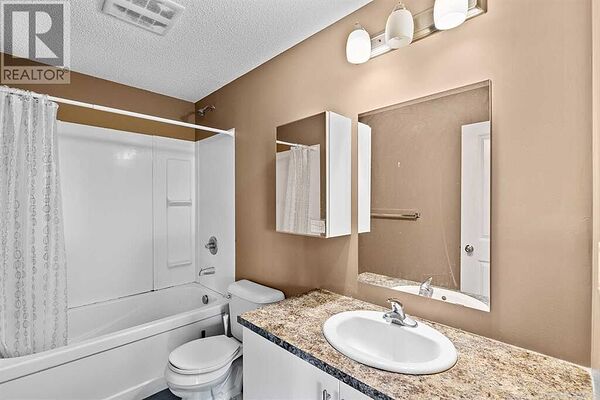 Calgary 3 bedrooms Condo Unit for rent. Property photo: 570902-3