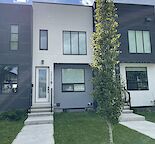 Rowhouse in the heart of Highland Park