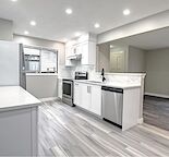 3-Bed Main Floor Suite– Renovated!