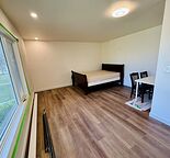 Bedroom with private bedroom in 3 bedrooms house (Female only)