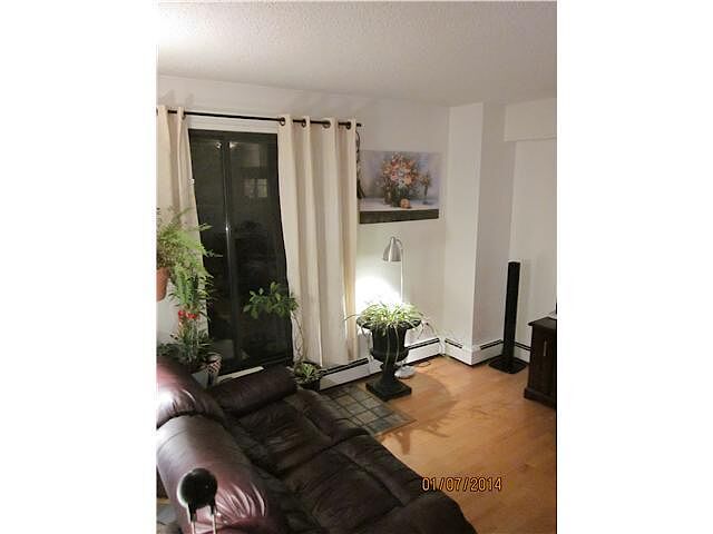 Calgary 1 + Den bedrooms Condo Unit for rent. Property photo: 571259-1
