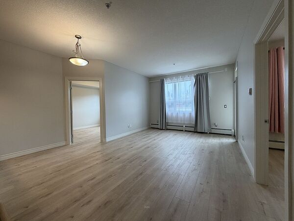 Calgary 2 bedrooms Condo Unit for rent. Property photo: 571412-3