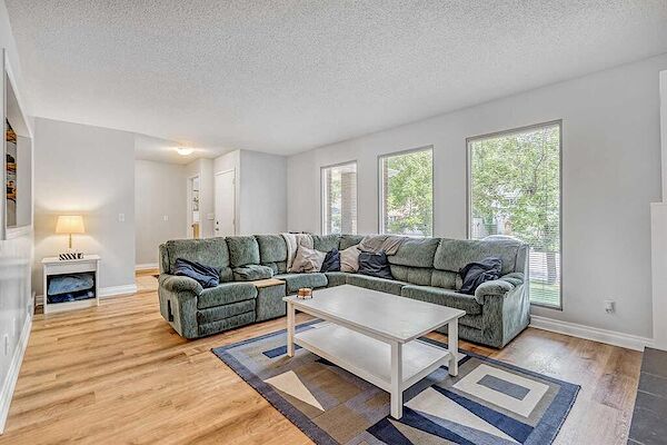 Calgary 3 bedrooms Main Floor for rent. Property photo: 571440-2