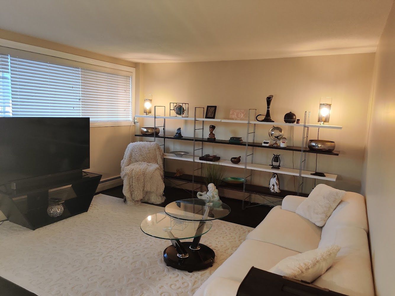 Calgary 1 bedroom Condo Unit for rent. Property photo: 57151-1