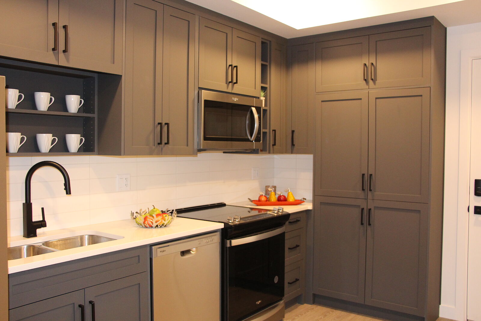 Calgary 1 bedroom Condo Unit for rent. Property photo: 571696-1