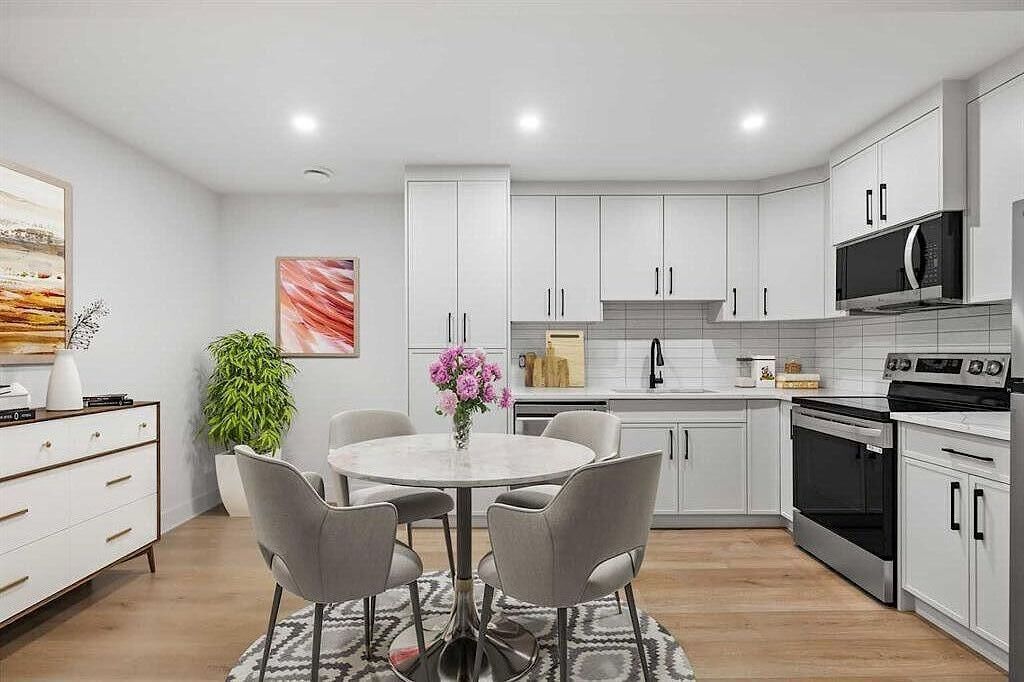 Calgary 2 bedrooms Fourplex for rent. Property photo: 571870-1