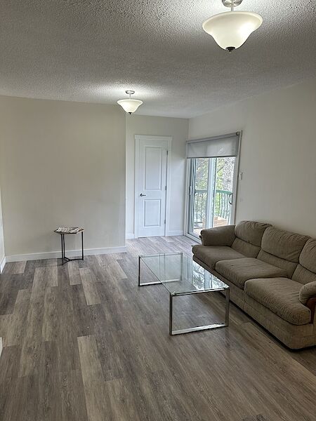 Calgary 2 bedrooms Fourplex for rent. Property photo: 571870-3