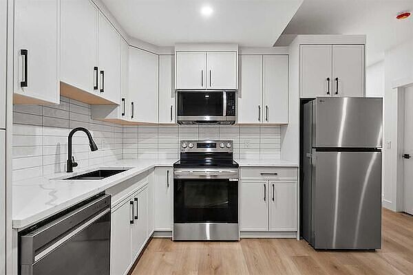 Calgary 2 bedrooms Fourplex for rent. Property photo: 571870-2