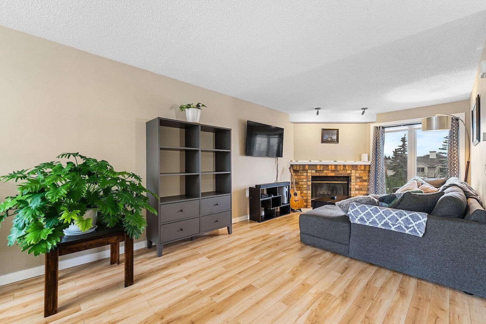 Calgary 3 bedrooms Townhouse for rent. Property photo: 571885-1