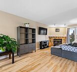 Beautiful 3 Bedroom Townhouse in desirable Coach Hill