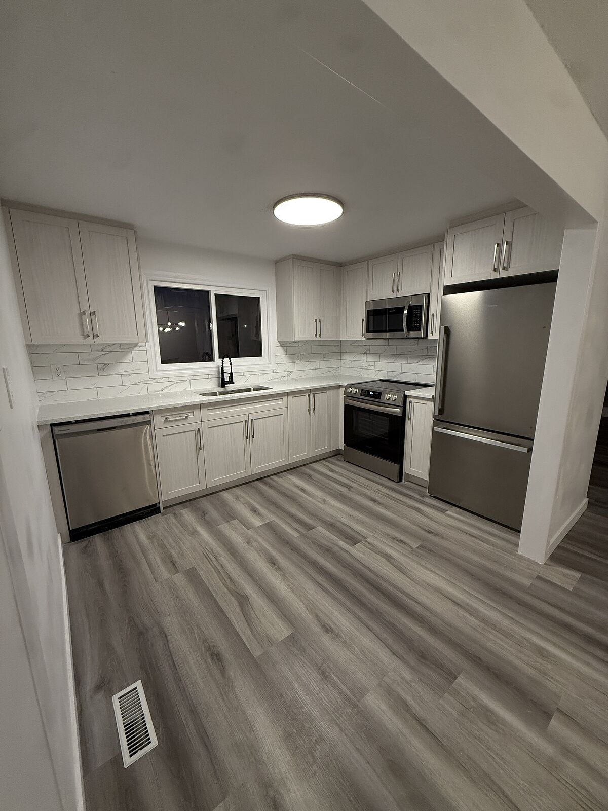 Calgary 2 bedrooms Main Floor for rent. Property photo: 571912-1