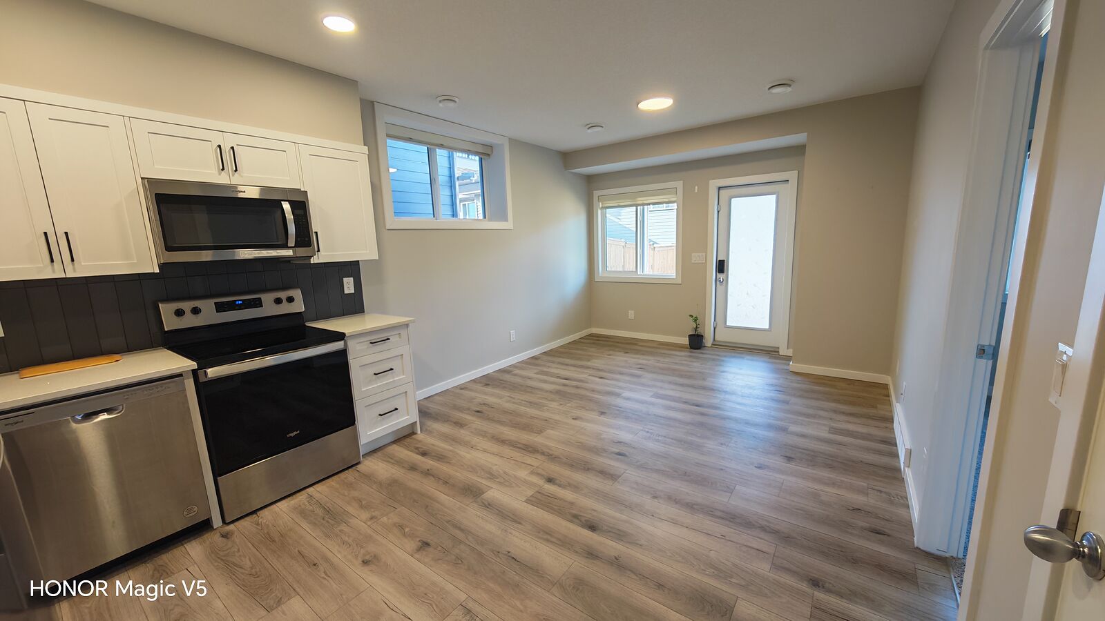 Calgary 1 bedroom Basement for rent. Property photo: 572544-1