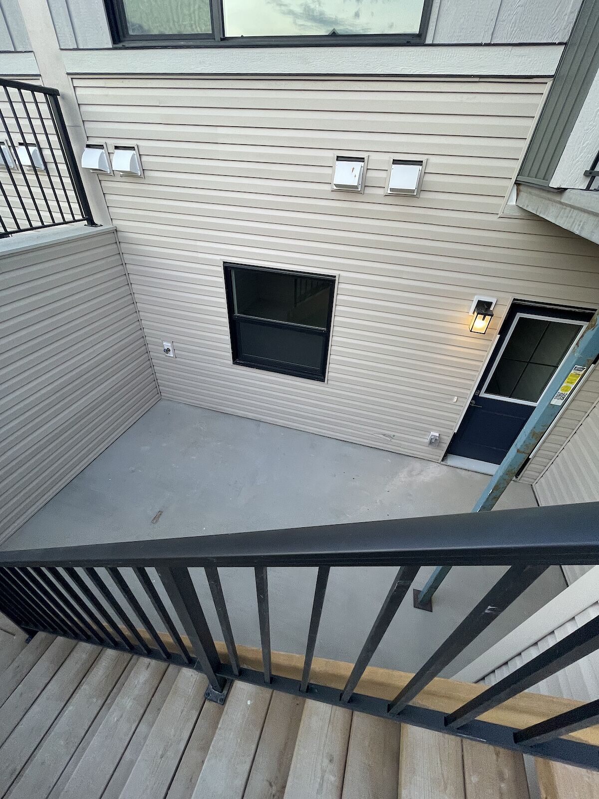 Calgary 2 bedrooms Basement for rent. Property photo: 572549-1