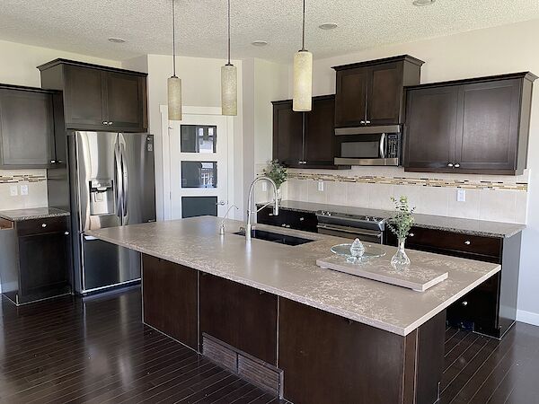 Calgary 4 + Den bedrooms House for rent. Property photo: 572749-3