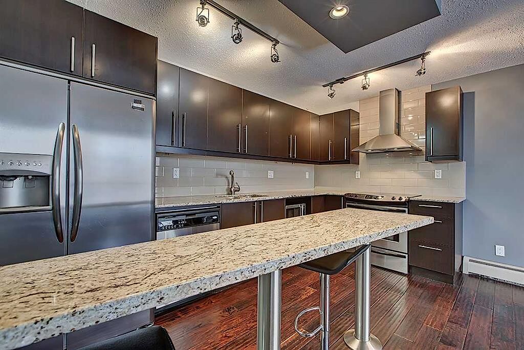 Calgary 2 bedrooms Condo Unit for rent. Property photo: 572985-1