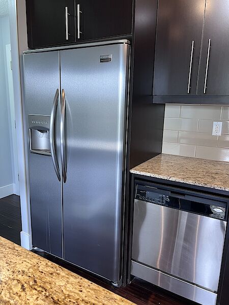 Calgary 2 bedrooms Condo Unit for rent. Property photo: 572985-2
