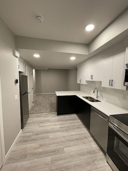 Calgary 2 bedrooms Room For Rent for rent. Property photo: 573141-2