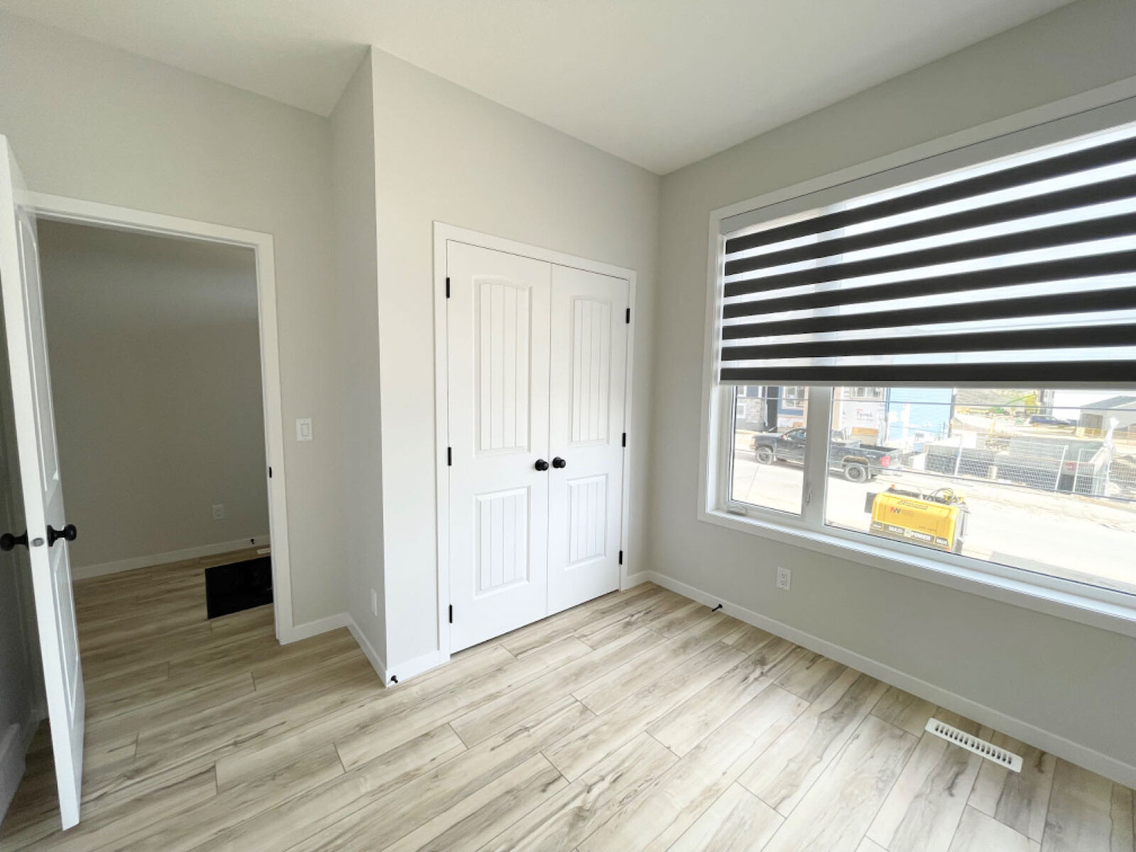 Calgary 4 + Den bedrooms House for rent. Property photo: 573974-1