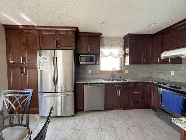 Calgary 4 bedrooms House for rent. Property photo: 573987-2
