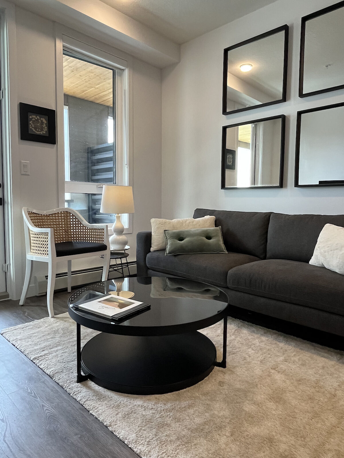 Calgary 1 bedroom Condo Unit for rent. Property photo: 574133-1