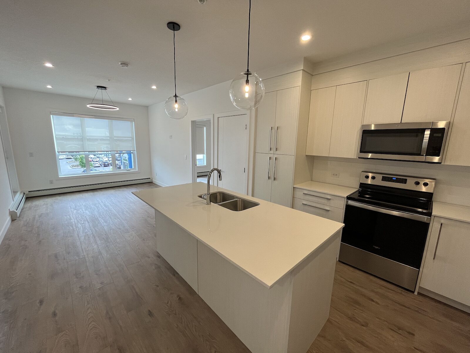 Calgary 2 bedrooms Condo Unit for rent. Property photo: 574271-1