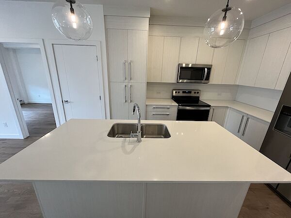 Calgary 2 bedrooms Condo Unit for rent. Property photo: 574271-2