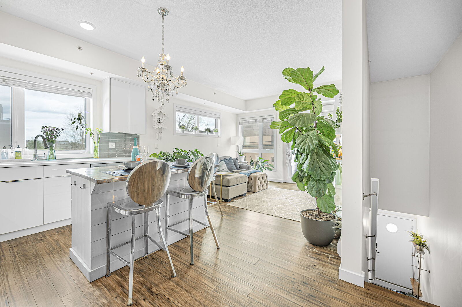 Calgary 1 bedroom Condo Unit for rent. Property photo: 574345-1