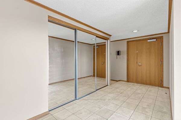 Calgary 2 bedrooms Condo Unit for rent. Property photo: 574436-3