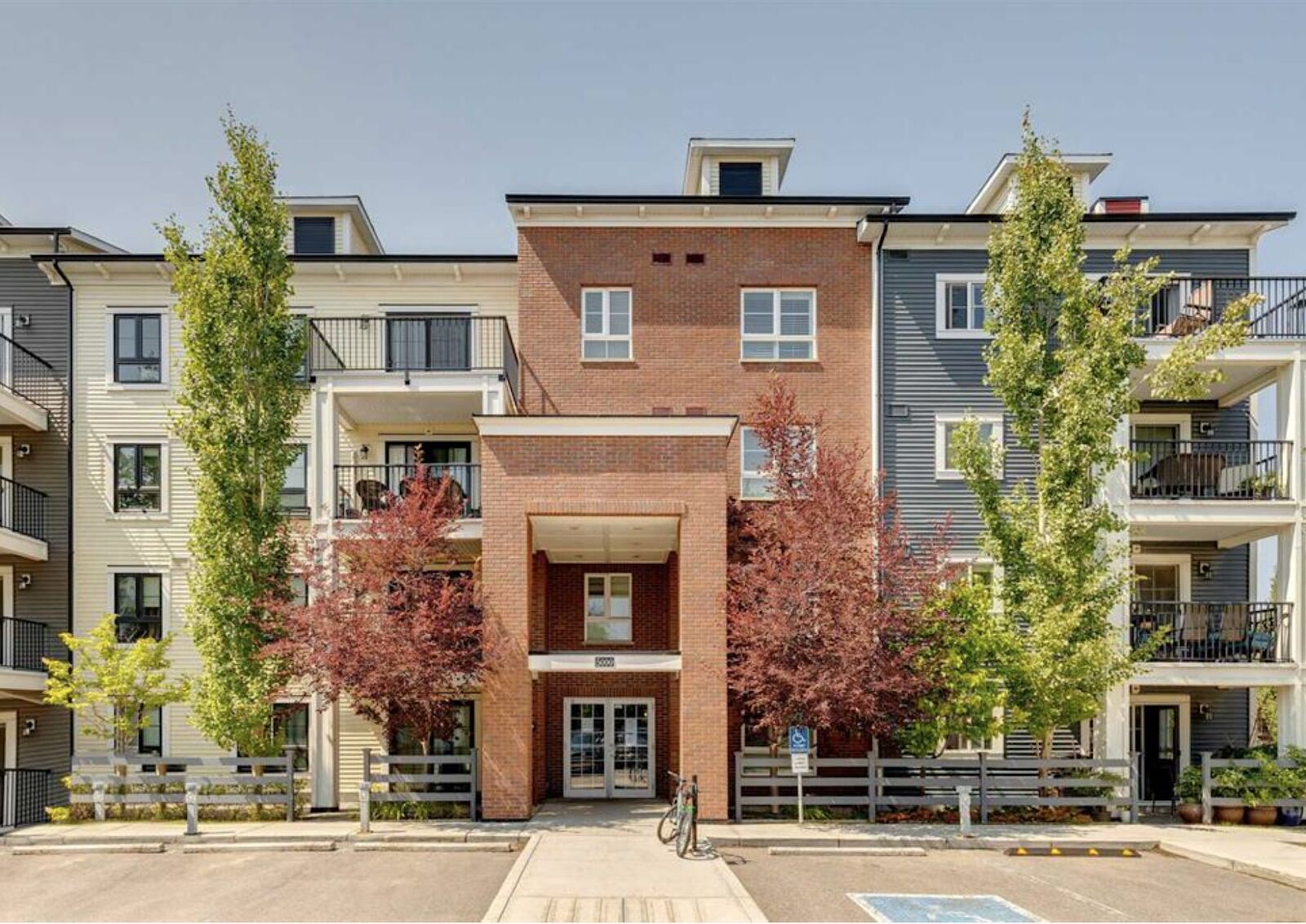 Calgary 2 bedrooms Condo Unit for rent. Property photo: 574743-1