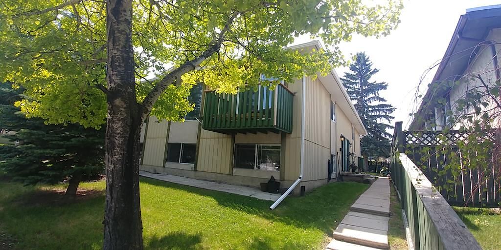 Calgary 3 + Den bedrooms Townhouse for rent. Property photo: 575192-1