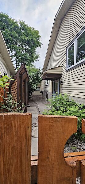 Calgary 2 bedrooms Basement for rent. Property photo: 575364-2