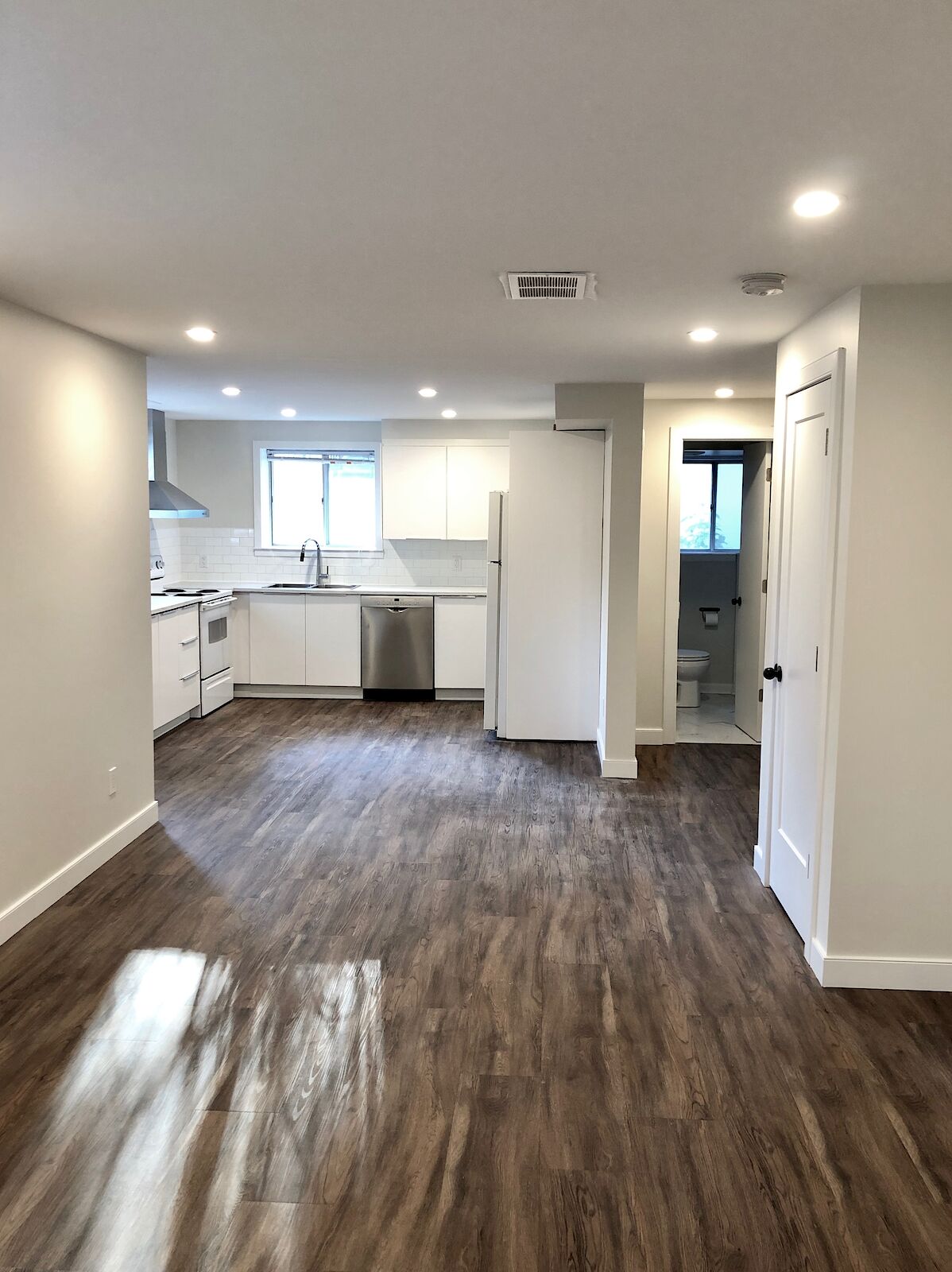 Calgary 2 bedrooms Basement for rent. Property photo: 575396-1