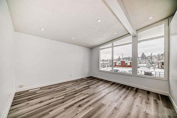 Calgary 3 bedrooms Duplex for rent. Property photo: 575935-2