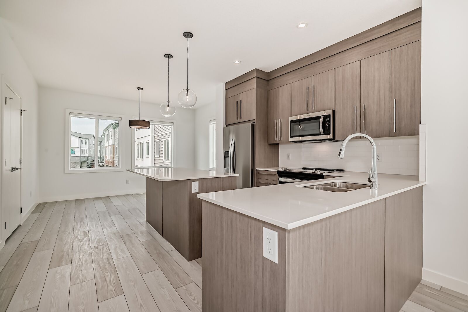 Chestermere Pet Friendly Townhouse For Rent | Spacious 4 BEDROOM ...