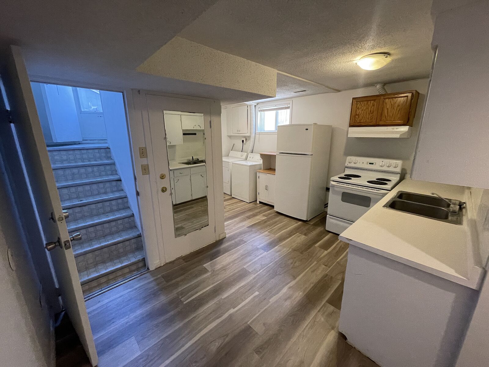 Calgary 2 bedrooms Basement for rent. Property photo: 576487-1