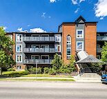 One-Bedroom Condo in Sunalta 5 minutes