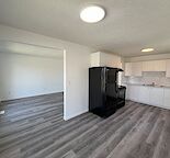 3 bed + DEN/office - FULLY RENO'D - PET FRIENDLY - AMAZING LOCATION
