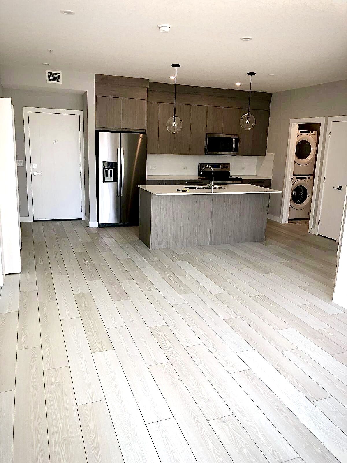 Calgary 2 bedrooms Condo Unit for rent. Property photo: 577137-1