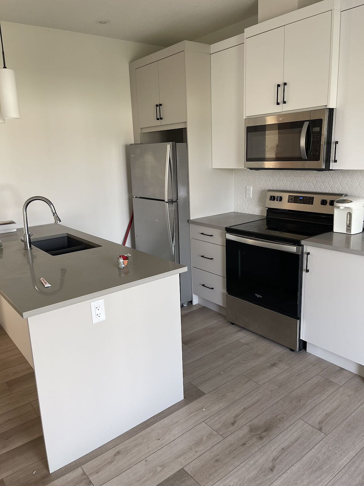 Calgary 2 bedrooms Condo Unit for rent. Property photo: 577140-1