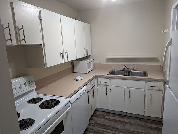 Calgary 2 bedrooms Townhouse for rent. Property photo: 577169-2