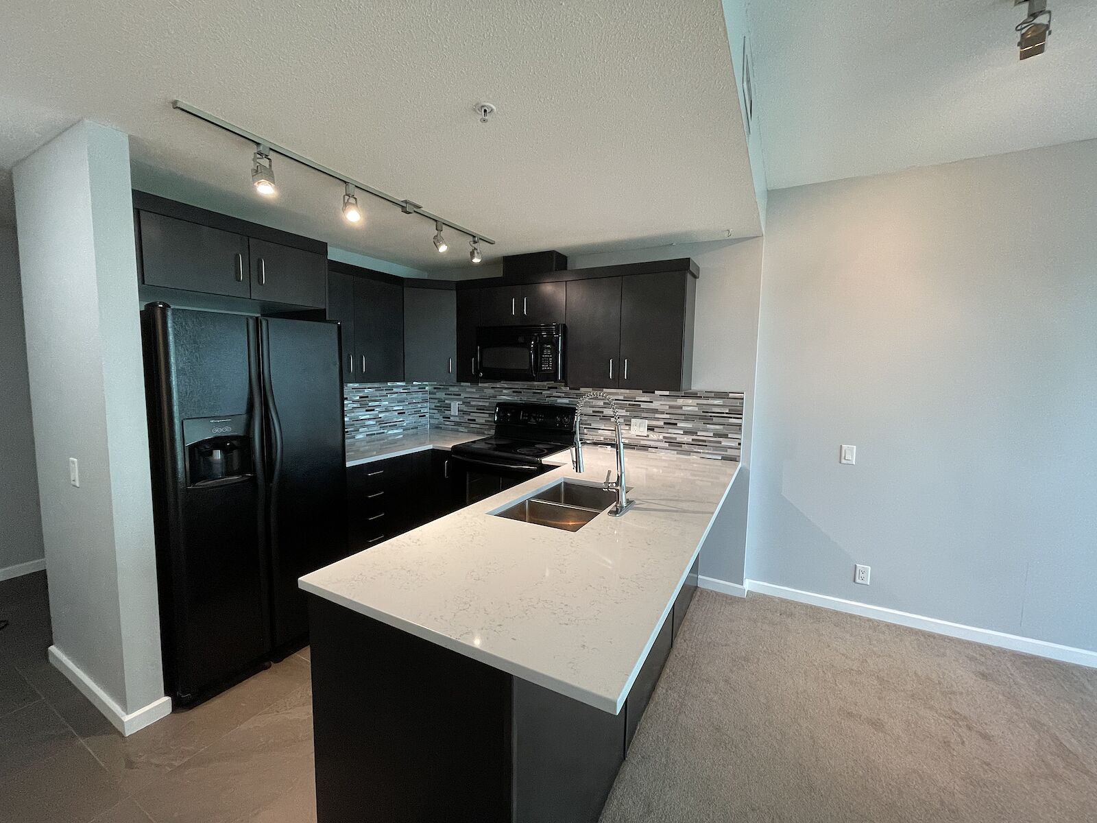 Calgary 1 + Den bedrooms Condo Unit for rent. Property photo: 577576-1