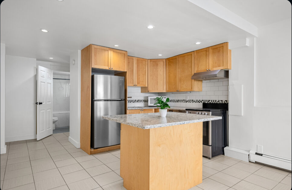 Calgary 2 bedrooms Condo Unit for rent. Property photo: 578079-1