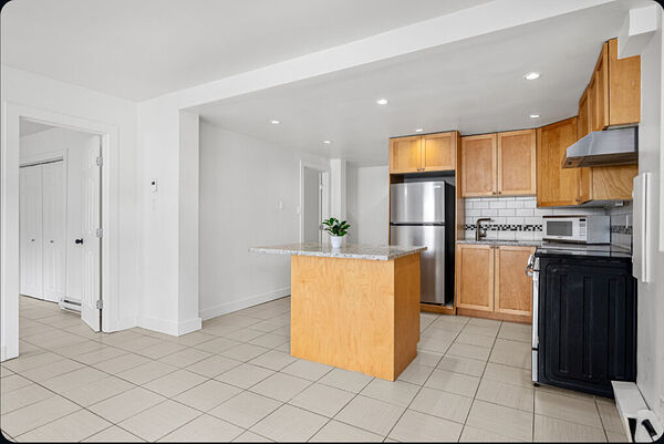 Calgary 2 bedrooms Condo Unit for rent. Property photo: 578079-2