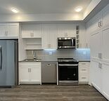 Beautiful Sunny One Bedroom Unit South Facing/ Parking/ Large Balcony