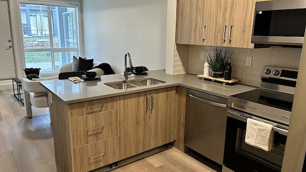 Calgary 1 + Den bedrooms Condo Unit for rent. Property photo: 578119-2