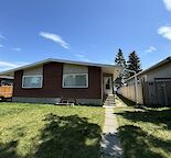 Spacious Main Floor Suite in the Heart of Glenbrook